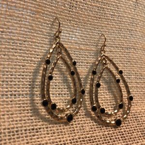 Gold dangle earrings with black studs💛NWOT